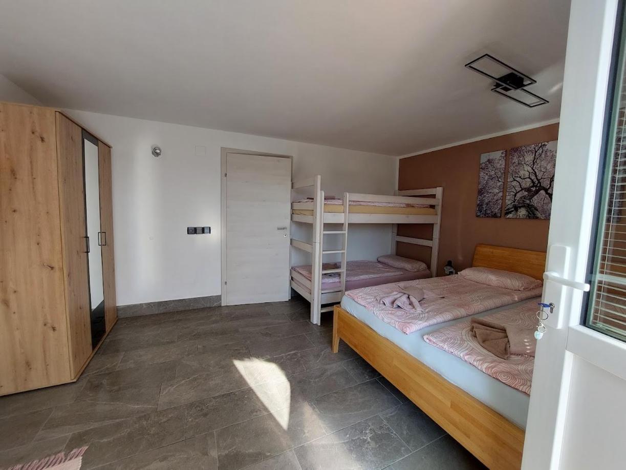 Apartma Zirovnik แซเคลียนาโกเรนสเคม ภายนอก รูปภาพ