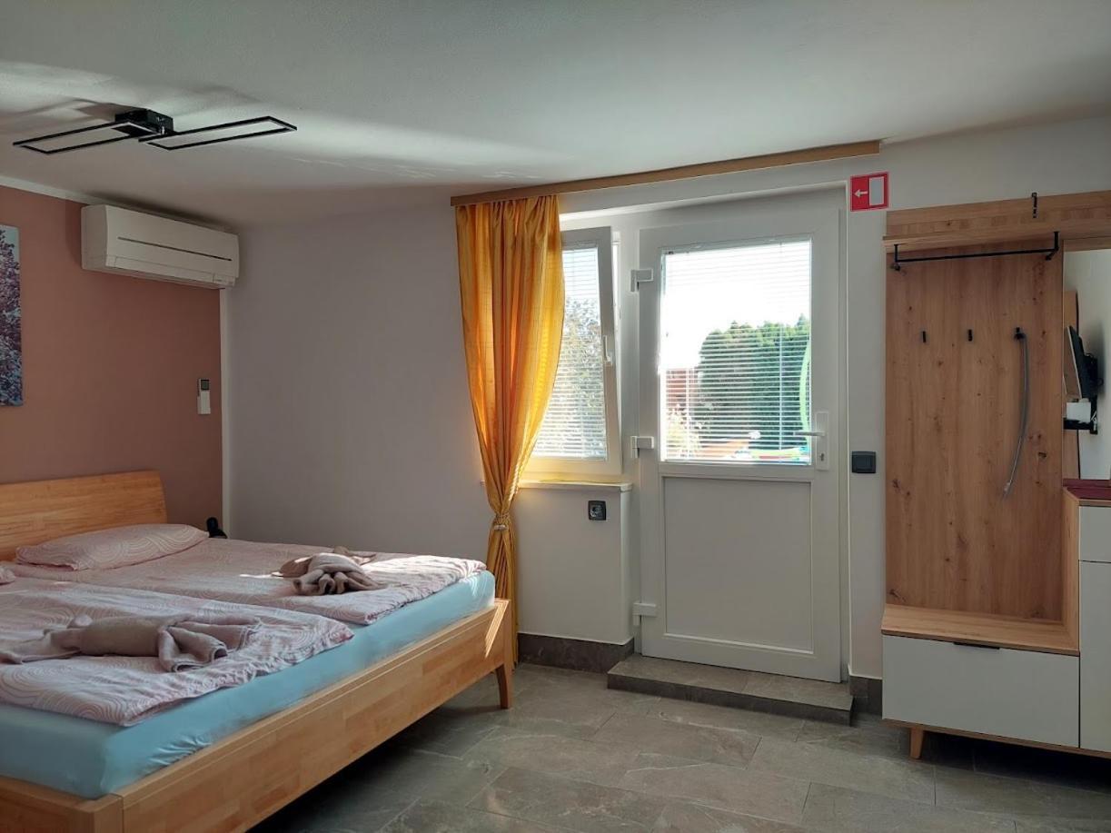Apartma Zirovnik แซเคลียนาโกเรนสเคม ภายนอก รูปภาพ