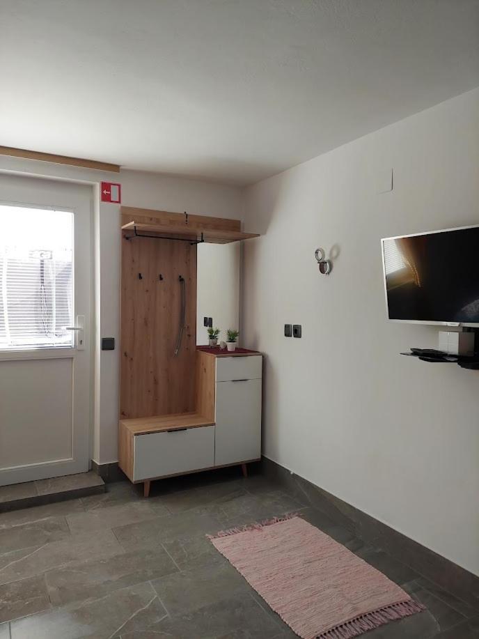 Apartma Zirovnik แซเคลียนาโกเรนสเคม ภายนอก รูปภาพ
